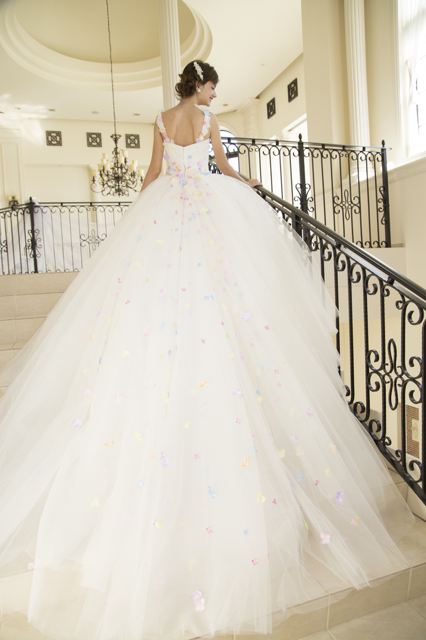 "I Can't Wait to Try It On! The Adorably Charming Wedding Dress from the KIYOKO HATA and marry Collaboration Revealed for the First Time*"にて紹介している画像