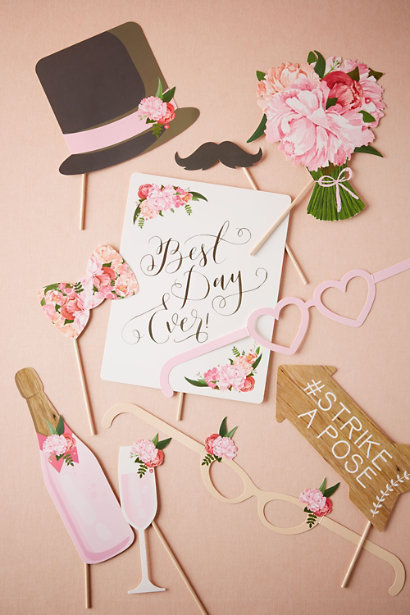 "From Photo Flops to Garlands: 10 Wedding Items from BHLDN You Will Love!"にて紹介している画像