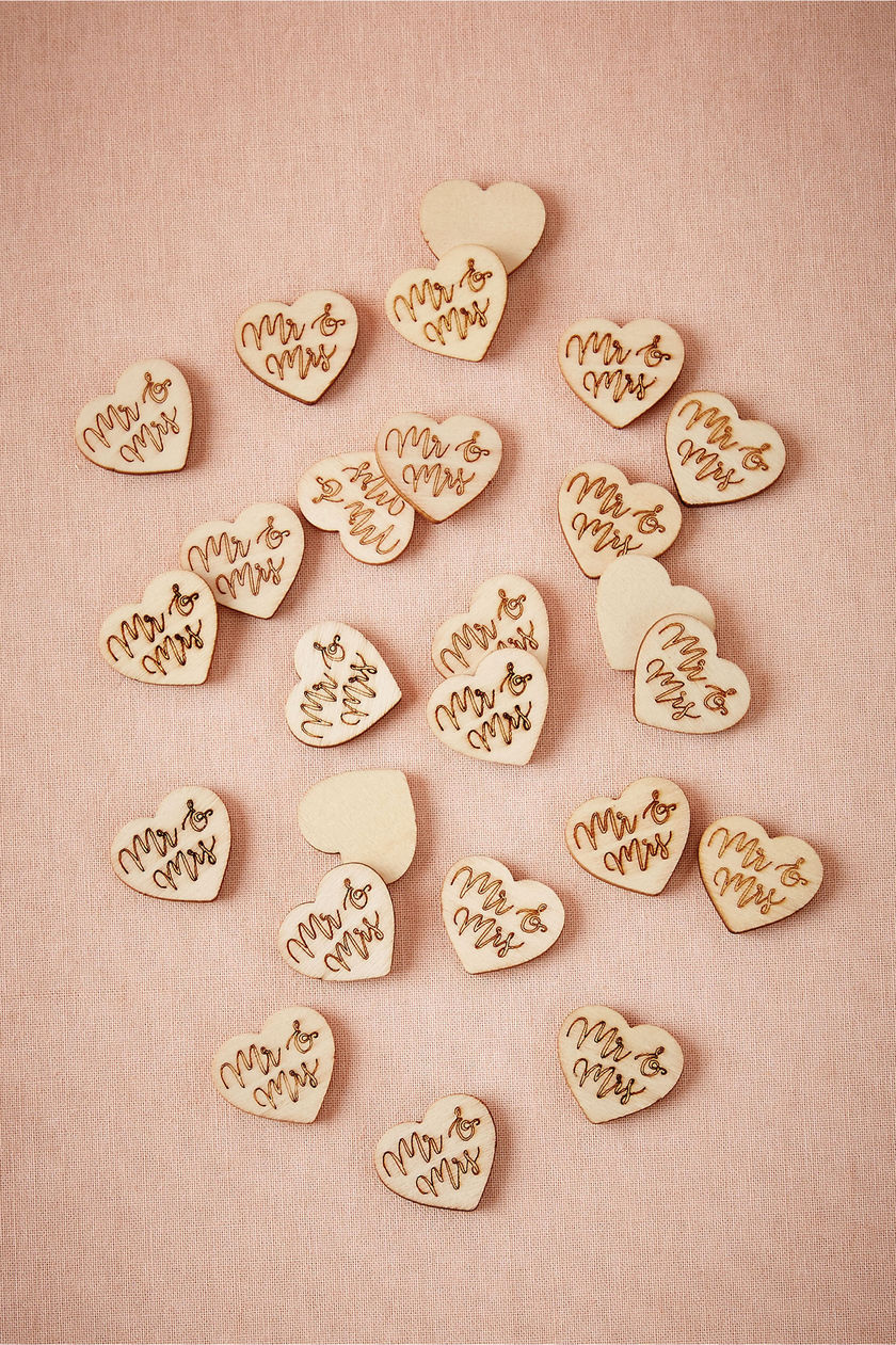 "From Photo Flops to Garlands: 10 Wedding Items from BHLDN You Will Love!"にて紹介している画像