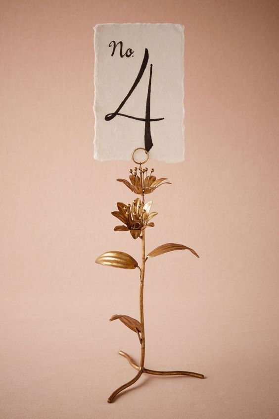 "From Photo Flops to Garlands: 10 Wedding Items from BHLDN You Will Love!"にて紹介している画像