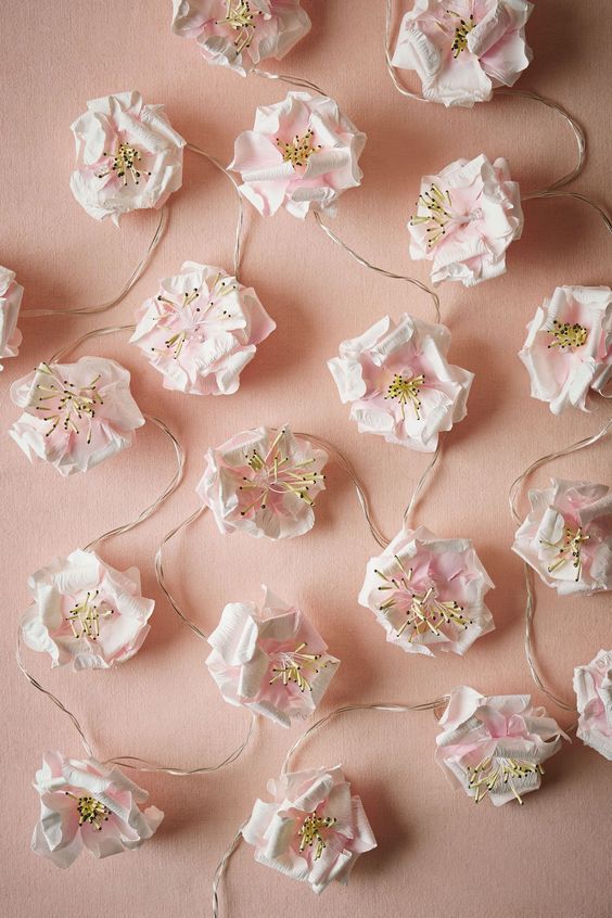 "From Photo Flops to Garlands: 10 Wedding Items from BHLDN You Will Love!"にて紹介している画像