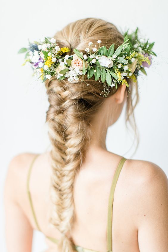7 Gorgeous Bridal Hairstyles Using Flowers Found on Instagram from Experienced Brides♡にて紹介している画像