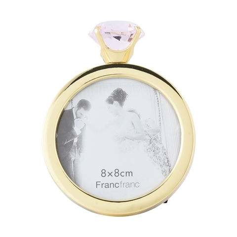 "Sparkling Like a Diamond Ring: Francfranc's Adorable Ring Photo Frame"にて紹介している画像
