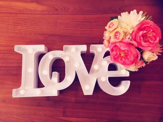 "Sparkling Like a Diamond Ring: Francfranc's Adorable Ring Photo Frame"にて紹介している画像