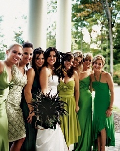 Not Matching Dresses but Unified Style: Dresses that Best Highlight Each Character!にて紹介している画像