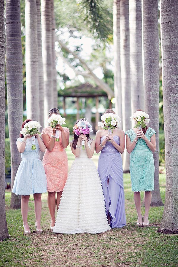 Not Matching Dresses but Unified Style: Dresses that Best Highlight Each Character!にて紹介している画像