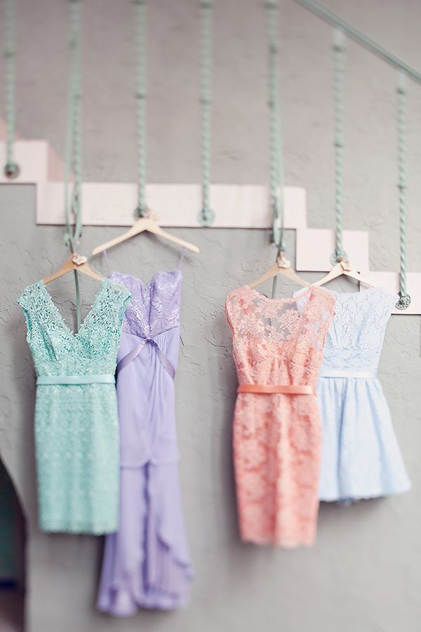 Not Matching Dresses but Unified Style: Dresses that Best Highlight Each Character!にて紹介している画像