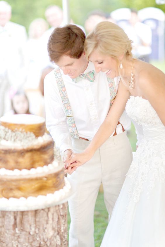 "Choosing the Perfect Moment: A Guide to the Best Timing and Recommended Scenes for the Cake Cutting at Weddings"にて紹介している画像