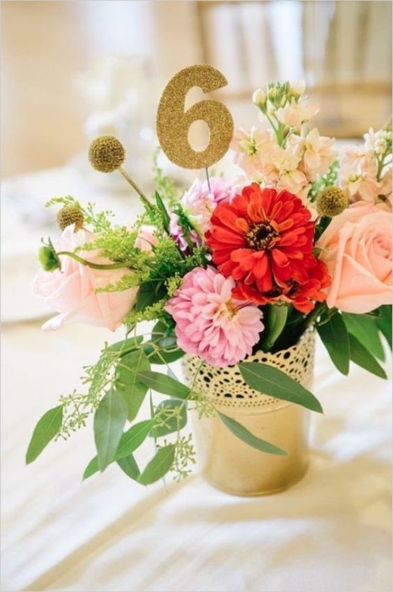 "Inspiring Ideas: 10 Adorable Venue Floral Arrangements Using IKEA's ¥299 Pot Covers!"にて紹介している画像