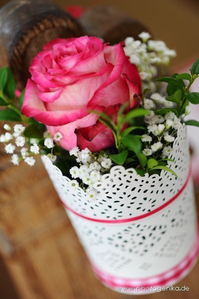 "Inspiring Ideas: 10 Adorable Venue Floral Arrangements Using IKEA's ¥299 Pot Covers!"にて紹介している画像