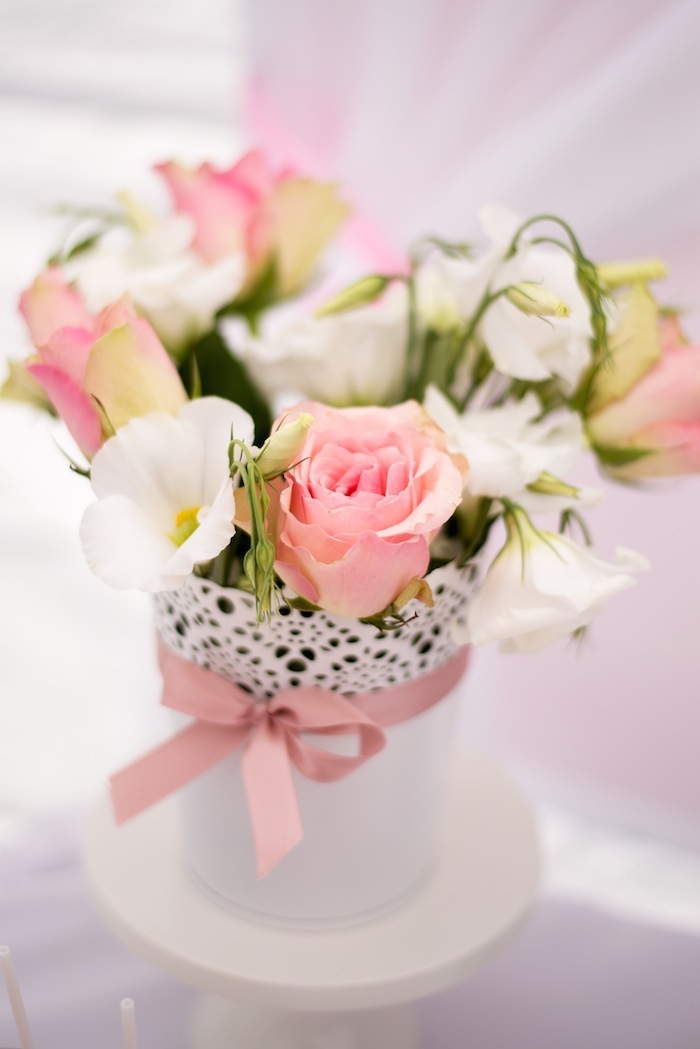 "Inspiring Ideas: 10 Adorable Venue Floral Arrangements Using IKEA's ¥299 Pot Covers!"にて紹介している画像