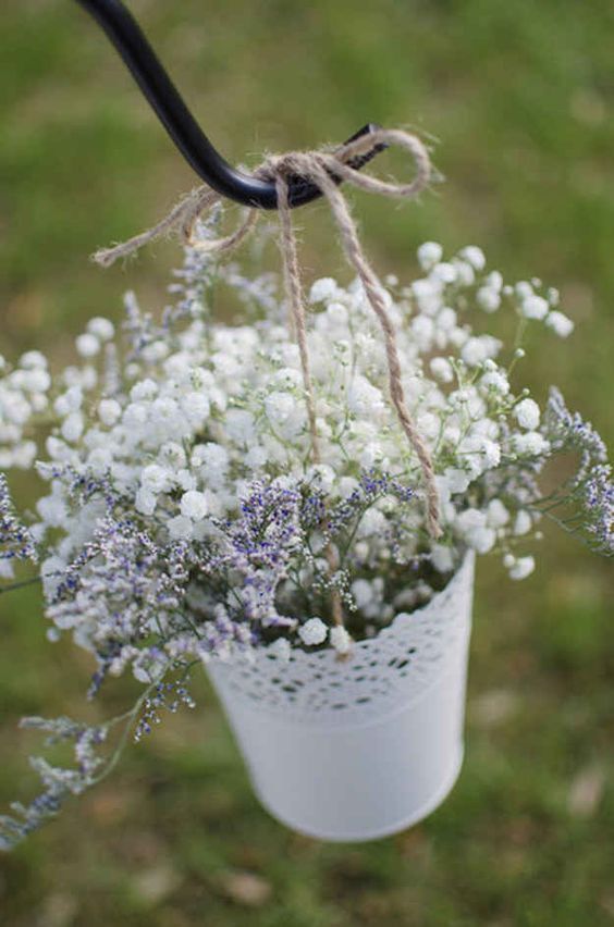 "Inspiring Ideas: 10 Adorable Venue Floral Arrangements Using IKEA's ¥299 Pot Covers!"にて紹介している画像