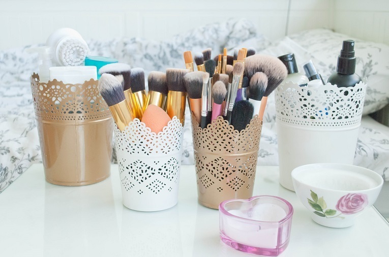 "Inspiring Ideas: 10 Adorable Venue Floral Arrangements Using IKEA's ¥299 Pot Covers!"にて紹介している画像