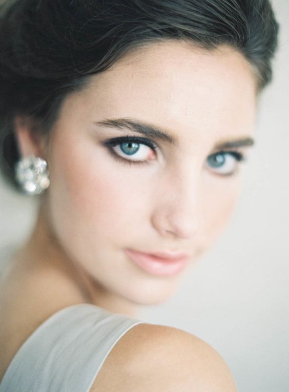 ＼必要なものは手の届く範囲に♡／結婚式当日、花嫁さんの手元に置いておきたい必需品10選＊にて紹介している画像