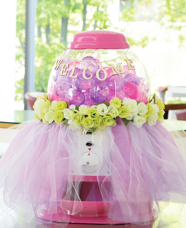 "What's Inside? 3 Unique Ways to Incorporate Nostalgic Gachapon into Your Wedding Ceremony!"にて紹介している画像