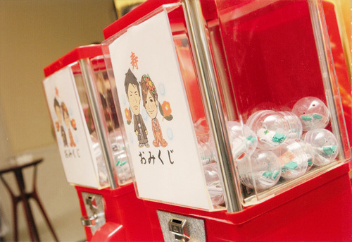 "What's Inside? 3 Unique Ways to Incorporate Nostalgic Gachapon into Your Wedding Ceremony!"にて紹介している画像