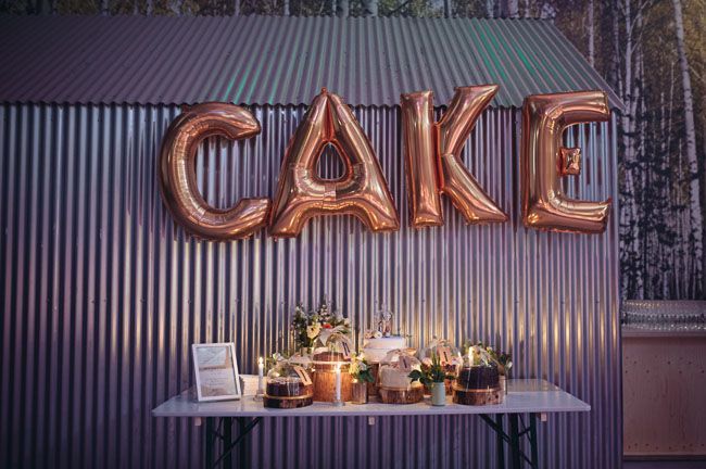 会場の飾りつけはカラフルなバルーンで決まり！可愛いバルーンアートのアイデアcollectionにて紹介している画像