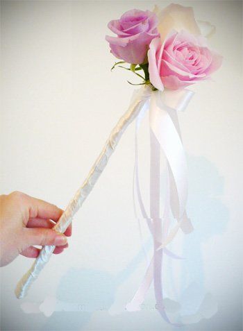 "Ribbon Wands Get a Floral Upgrade! A Trendy and Easy DIY 'Flower Wands'"にて紹介している画像