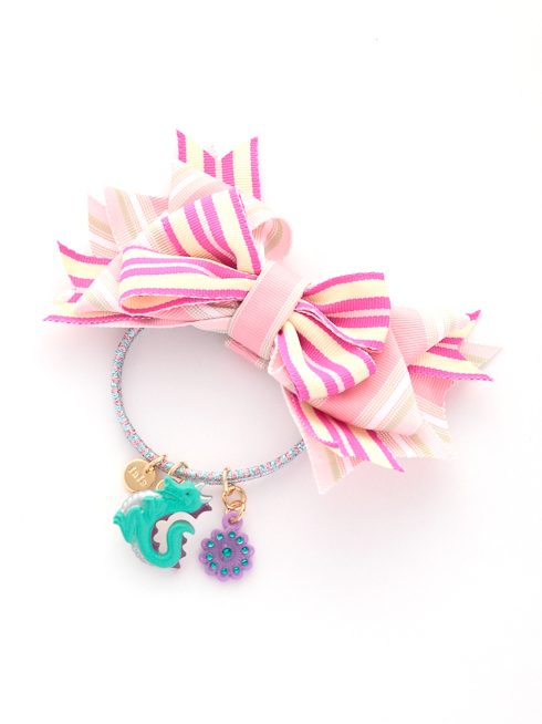 "Did You Know That the Adorable Accessories from 'fafa' (FeFe) Make Perfect Gifts for Weddings and Treats for Yourself?"にて紹介している画像