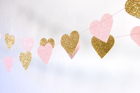 Don't Miss Out: The Allure of Glitter Paper, a Powerful Ally for Bridal DIY Projects – Tips and Ideas Explained!にて紹介している画像