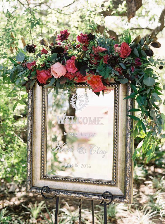 Chic and Simple: A Collection of Stylish International Designs for DIY Wedding Welcome Boards ♡にて紹介している画像