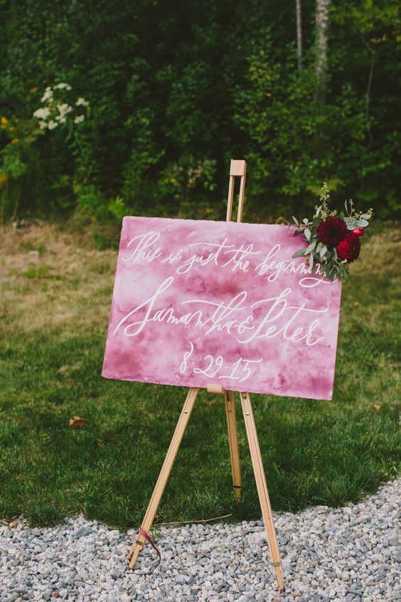 Chic and Simple: A Collection of Stylish International Designs for DIY Wedding Welcome Boards ♡にて紹介している画像