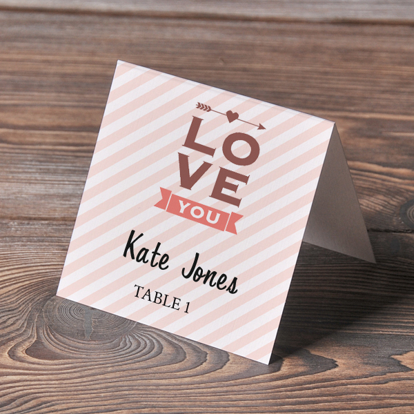 DIY Name Cards Inspiration: 10 Simple and Easy Designs for Folded Paper Place Cards ♥にて紹介している画像