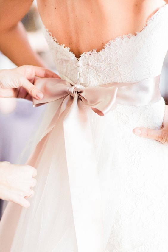 【動画】蝶々結びをより美しく魅せるために＊少しのコツで出来る〔綺麗なリボンの結び方〕を徹底解説♡にて紹介している画像