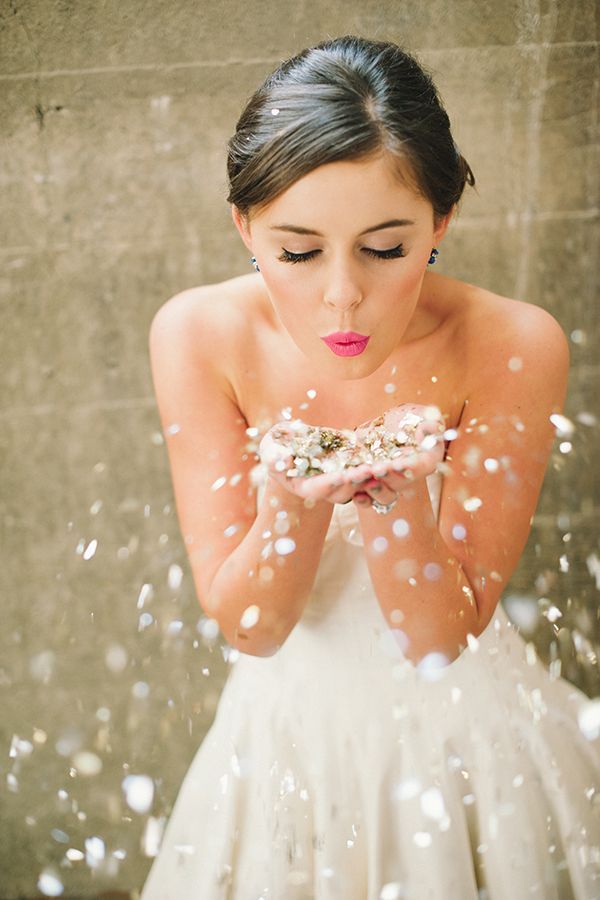 "Confetti in the Air: 3 Recommended Situations for a Beautiful Paper Shower Celebration"にて紹介している画像
