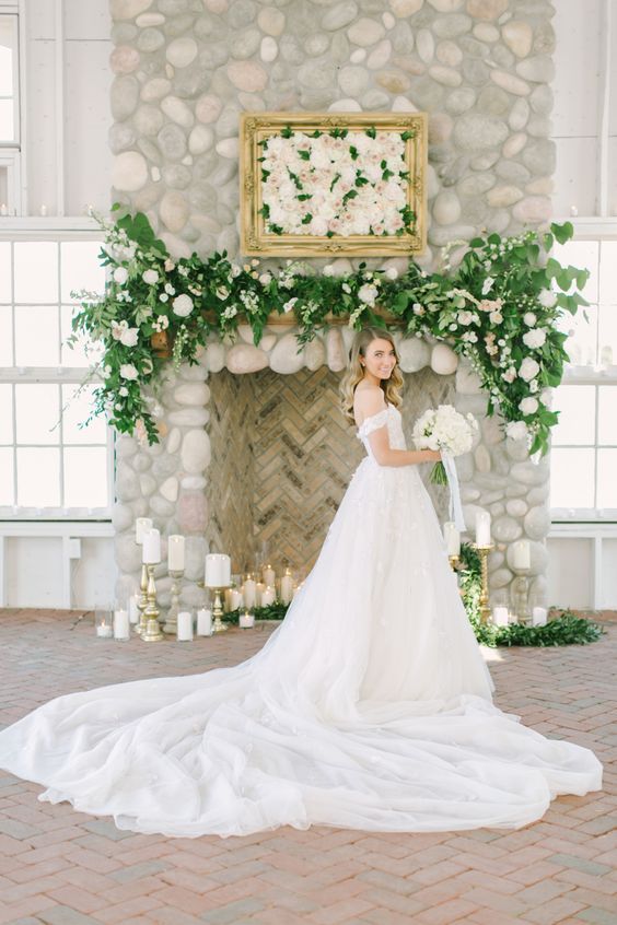 ウェディングドレスを最大限活かす！真似したい先輩花嫁さんの美しすぎる〔ソロショット〕7選＊にて紹介している画像