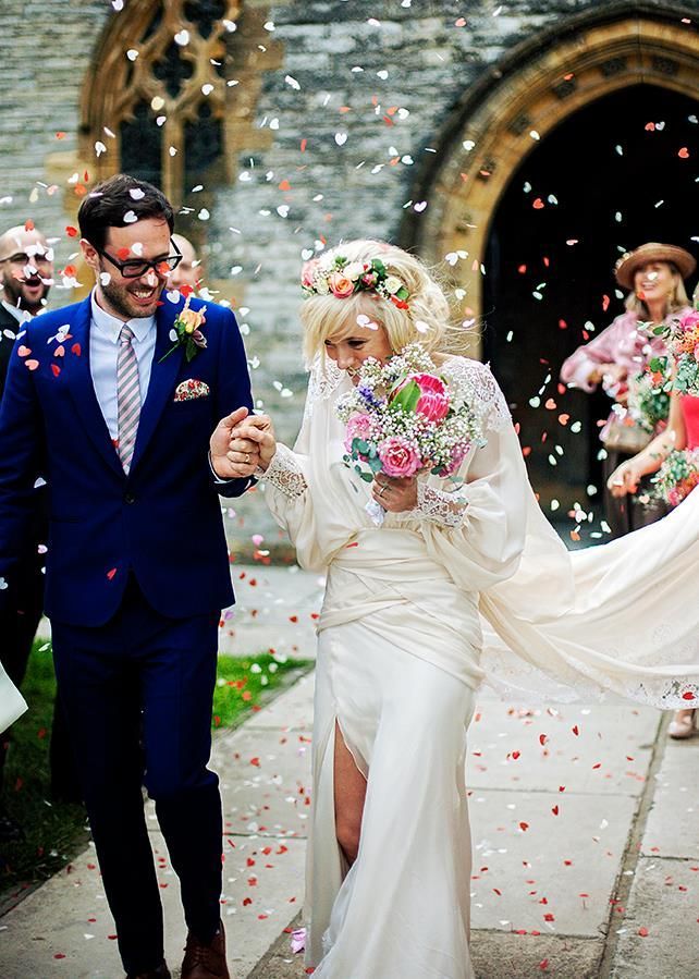 "Confetti in the Air: 3 Recommended Situations for a Beautiful Paper Shower Celebration"にて紹介している画像