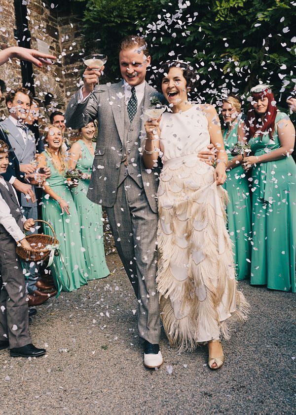 "Confetti in the Air: 3 Recommended Situations for a Beautiful Paper Shower Celebration"にて紹介している画像