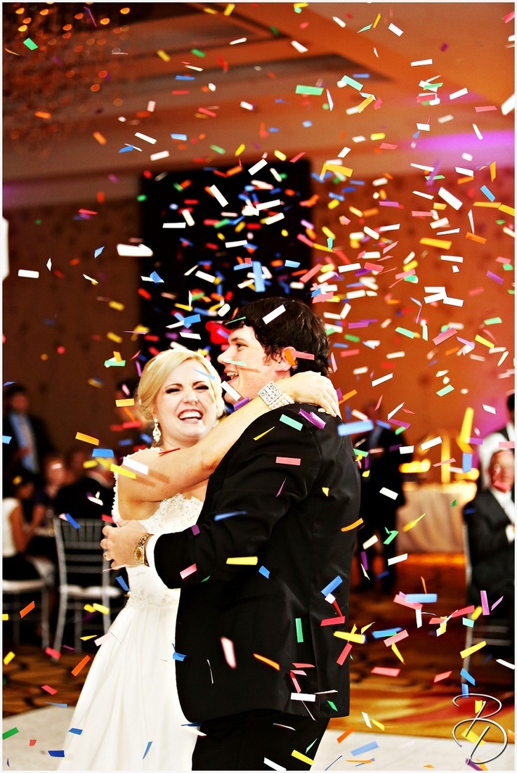 "Confetti in the Air: 3 Recommended Situations for a Beautiful Paper Shower Celebration"にて紹介している画像