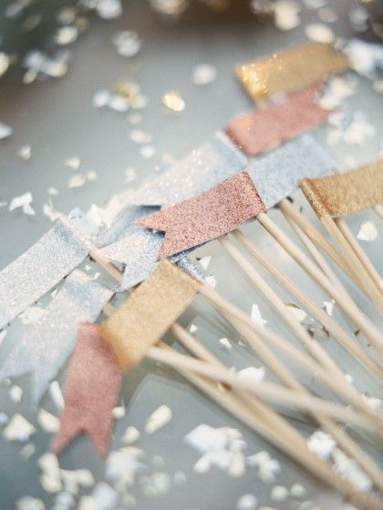 DIY Wedding: A Collection of Easy Sparkling Decorations Using Glitter Tape!にて紹介している画像