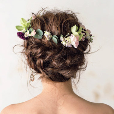"Floral Bride" ♩ 7 Gorgeous Hair Arrangements with Real Flowers for Your Perfect Head Accessories!♡にて紹介している画像
