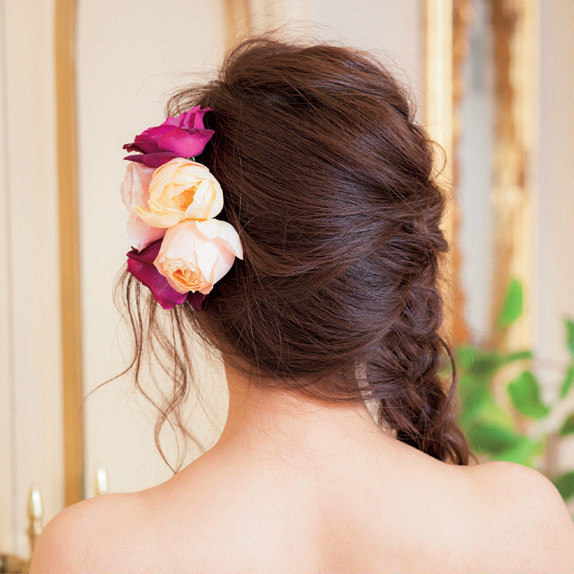 "Floral Bride" ♩ 7 Gorgeous Hair Arrangements with Real Flowers for Your Perfect Head Accessories!♡にて紹介している画像