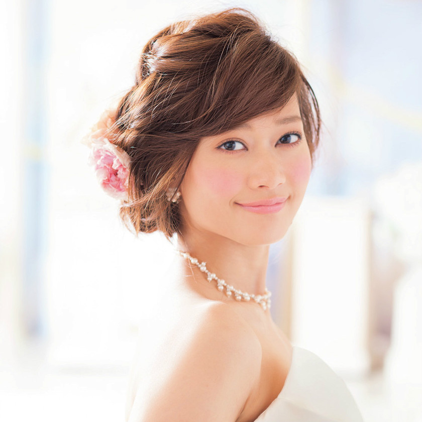 "Floral Bride" ♩ 7 Gorgeous Hair Arrangements with Real Flowers for Your Perfect Head Accessories!♡にて紹介している画像