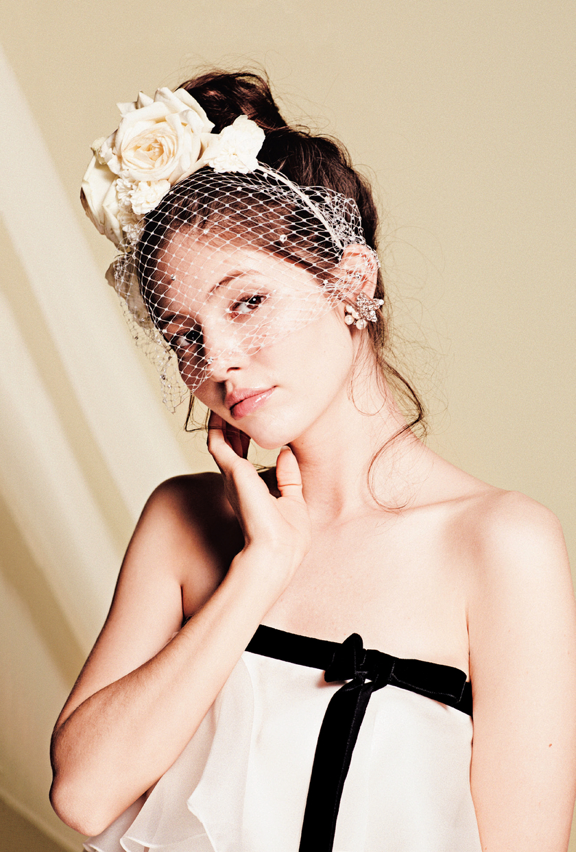 "Transform into a Beautiful Bride in an Instant: A Special Feature on the Ultimate Accessory, 'Stylish Veils' for Weddings Only ♡"にて紹介している画像