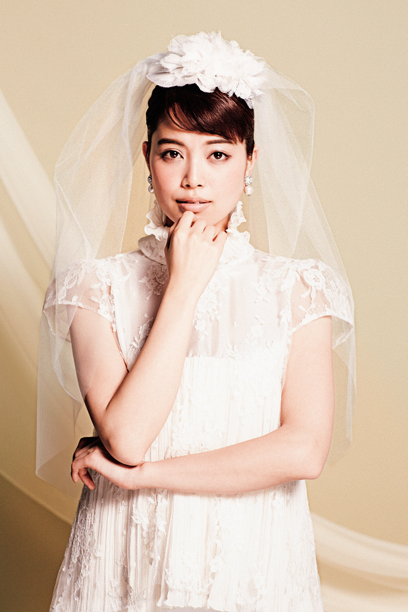 "Transform into a Beautiful Bride in an Instant: A Special Feature on the Ultimate Accessory, 'Stylish Veils' for Weddings Only ♡"にて紹介している画像