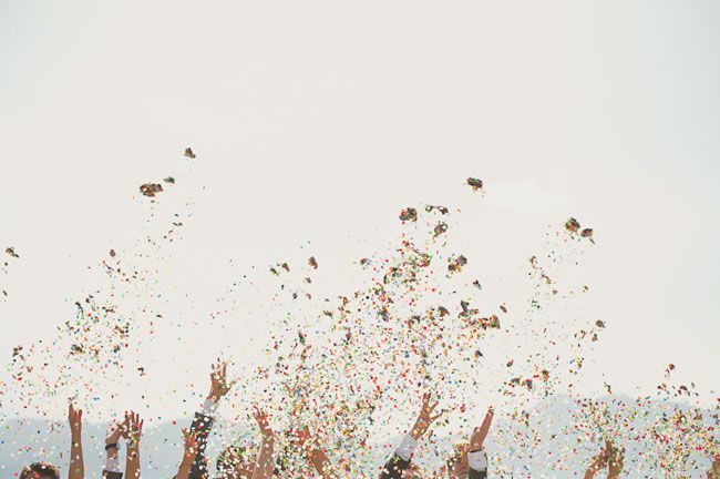 "Confetti in the Air: 3 Recommended Situations for a Beautiful Paper Shower Celebration"にて紹介している画像