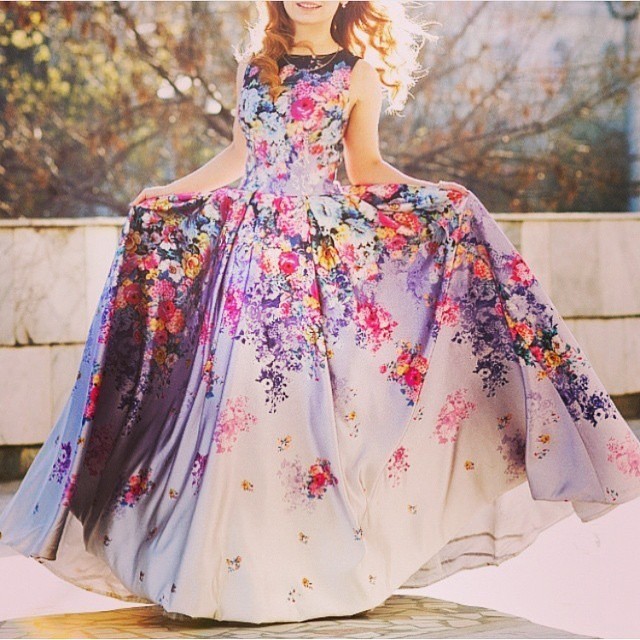 人気ドレスショップのインスタで見つけた◎かわいくて華やかな〔プリント柄カラードレス〕5選＊にて紹介している画像