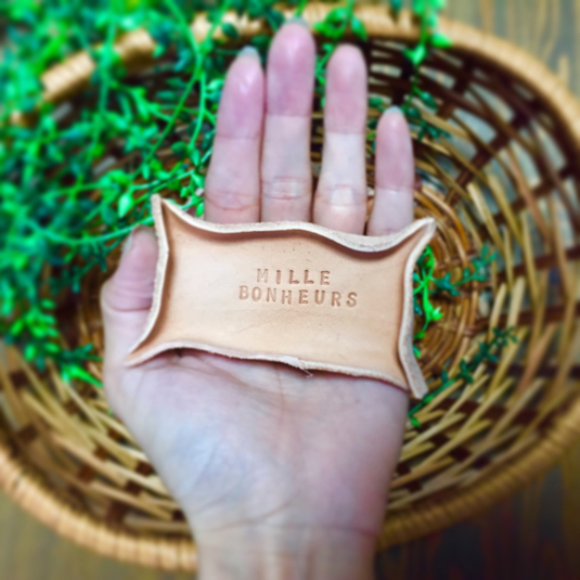 "6 Original Place Cards That Guests Will Love to Receive, Available on Minne * [Prices from 200 to 800 yen]"にて紹介している画像