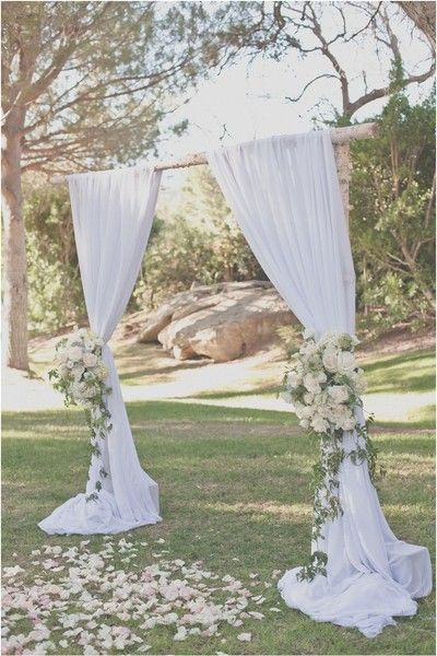 A Beautiful Collection of Wedding Arch Designs Essential for Your Eternal Vow of Loveにて紹介している画像