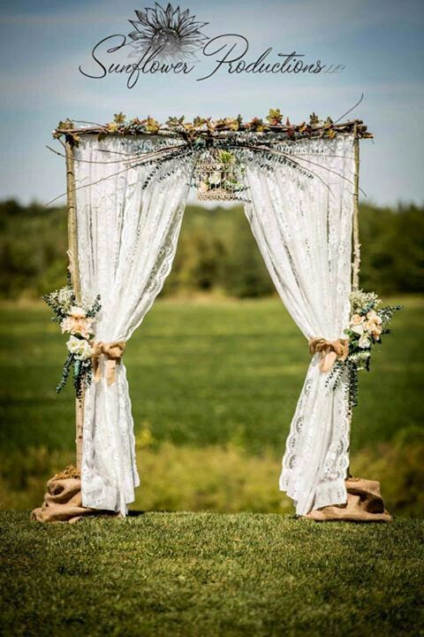 A Beautiful Collection of Wedding Arch Designs Essential for Your Eternal Vow of Loveにて紹介している画像