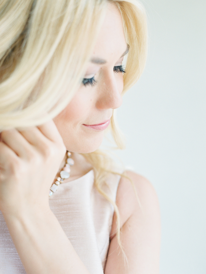 "11 Essential Bridal Makeup Tips to Avoid Regrets on Your Wedding Day"にて紹介している画像