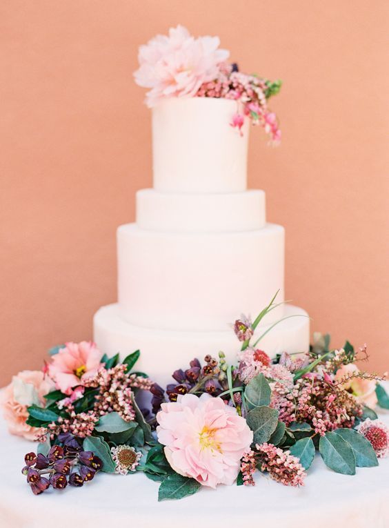 "Showcasing Exquisite Cakes to Guests ♡ Do You Know About the 'Cake Entrance' That Adds Glamour to Weddings?"にて紹介している画像