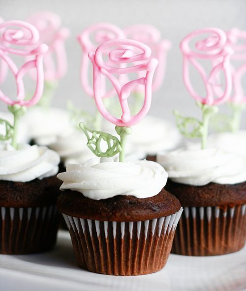 "Become the Smart and Beautiful Princess 'Belle'♡ A 'Beauty and the Beast' WEDDING♡"にて紹介している画像