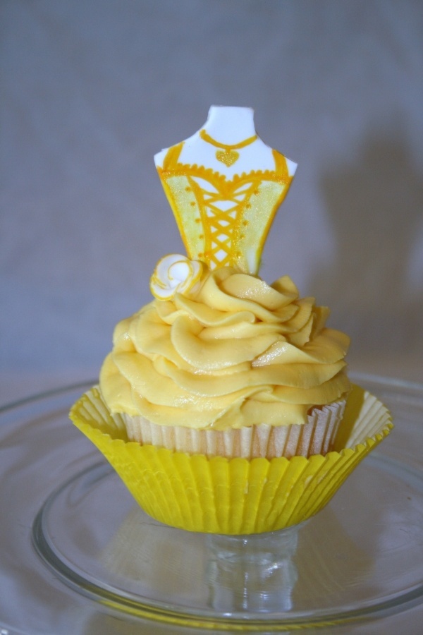 "Become the Smart and Beautiful Princess 'Belle'♡ A 'Beauty and the Beast' WEDDING♡"にて紹介している画像