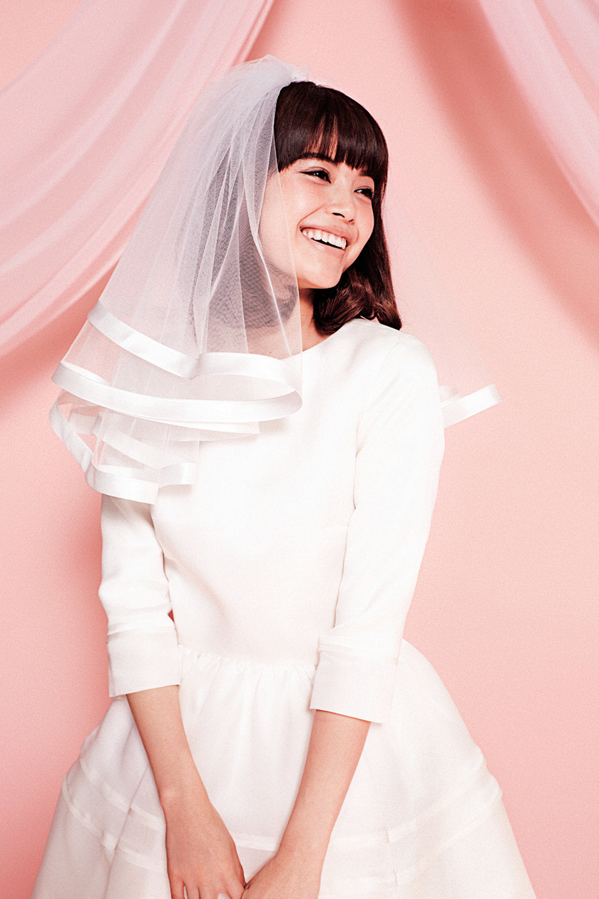 "Transform into a Beautiful Bride in an Instant: A Special Feature on the Ultimate Accessory, 'Stylish Veils' for Weddings Only ♡"にて紹介している画像
