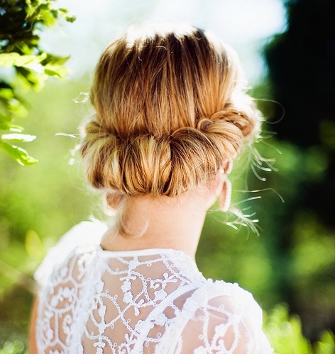 海外ガールに人気沸騰中♡今風ヘアはギブソンタックでナチュラルゴージャス♡にて紹介している画像